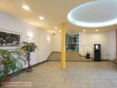 Kiadó iroda/üzlethelyiség Budapest IV. ker 2 243 Euro