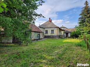 Kertes ház csendes helyen