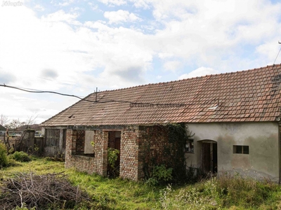 Verandás parasztház Tüskevárban eladó! - Apácatorna, Kisberzseny, Tüskevár, Veszprém - Ház