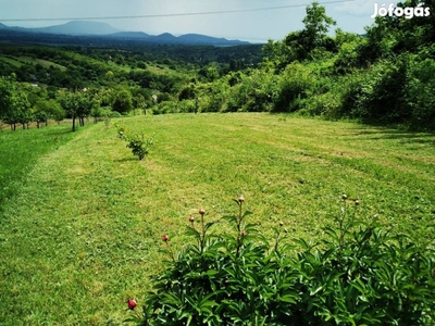 Balatoni panorámás telek eladó!