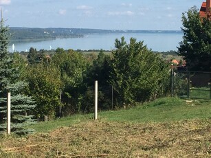 Balatonalmádi Sátorhegyen ingatlan a Balatonra panorámával eladó.