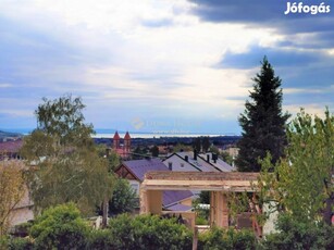 Balatonfüreden panorámás telek eladó!