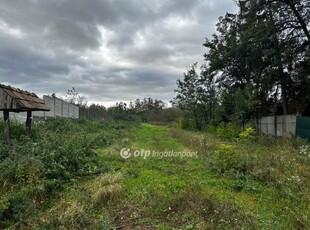 Eladó telek Győrság