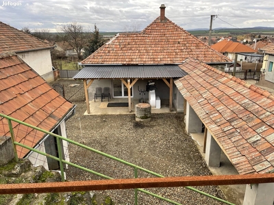 Szurdokpüspökiben ház nyaraló sűrgősen eladó - XII. kerület, Budapest - Nyaralók, üdülők