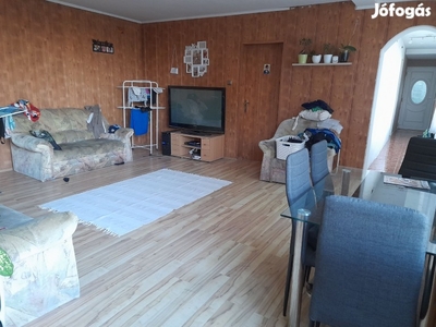 Bokod csendes utcájában 91 m2 - es ,3 szobás, családi ház ,1604 m2