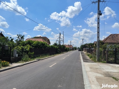 Debrecen, Kisbánya utca aszfaltozott részén, 1454 nm-es telek eladó!