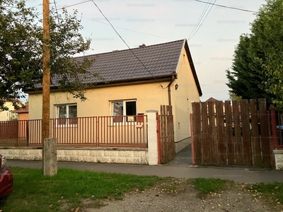 Eladó családi ház - XVIII. kerület, Semmelweis utca
