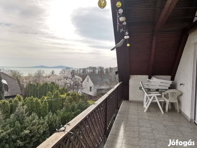 Balaton északi partján Badacsonytomajon lakóház/apartman eladó!