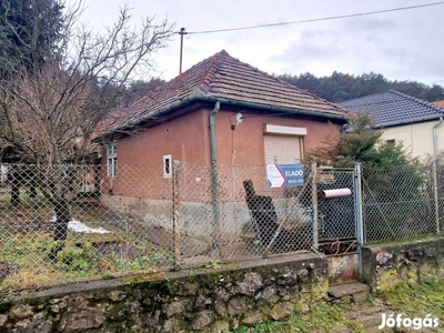 Eladó Miskolc Diósgyőrben panorámás, felújítandó 2 szobás ház!