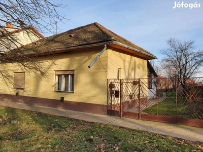 Püspökladány Rákóczi utcában ház eladó!