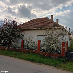 Eladó családi ház Tiszajenő - Tiszajenő, Jász-Nagykun-Szolnok - Ház