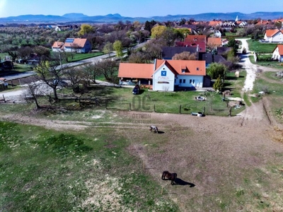 Eladó családi ház Köveskál