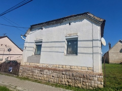 Eladó téglalakásOroszló, Petőfi Sándor utca, földszint