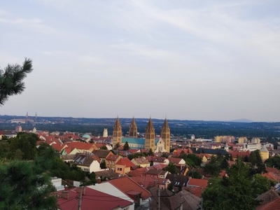 Eladó téglalakás Pécs, Tetőtér