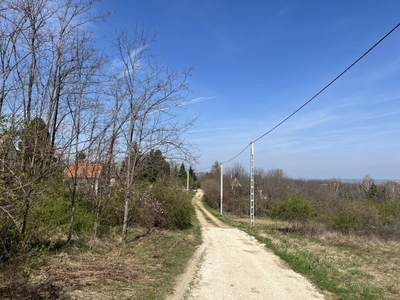 Eladó telek Győrság