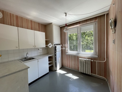 Eladó átlagos állapotú panel lakás - Budapest XI. kerület
