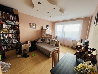 Eladó jó állapotú panel lakás - Budapest XXI. kerület