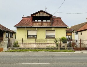 Eladó családi ház Leányvár, Bécsi út