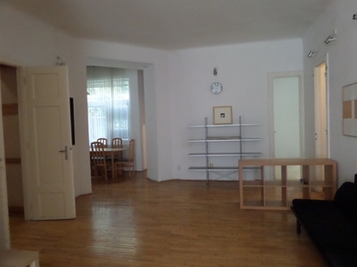 Pécs belvárosában 117nm-es, 4 szobás fszt-i lakás eladó