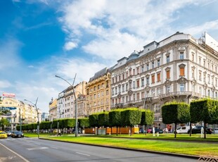 Eladó téglalakás Budapest, V. kerület, Belváros, Károly körút, 3. emelet