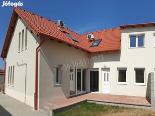 Paks, azonnal költözhető 4 szoba plusz nappalis, 124 m2-es kertk 79_gz