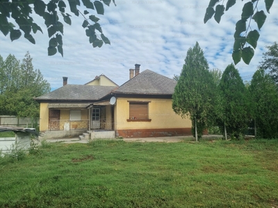 Eladó családi ház - Abony, Vasút út 131.