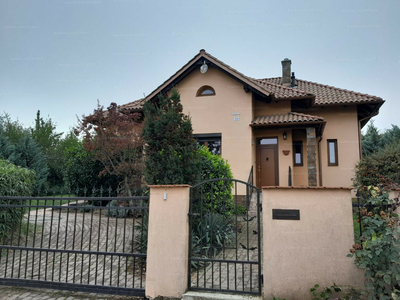 Eladó családi ház - Velence, Csemete utca