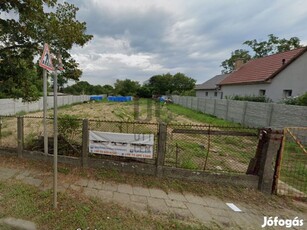 Építési telek 1482 m2 eladó a Budai Nagy Antal utcában.