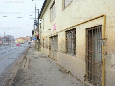 Eladó utcai bejáratos üzlethelyiség - Miskolc, Csaba vezér út 87.