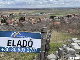 Győrújbaráton, panorámás telek eladó!