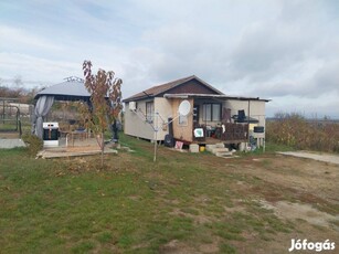 Pusztazámor eladó könnyűszerkezetes ház telekel a Szőlőhegy utcában