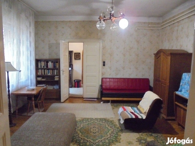 Debrecenben a Mester u. 20 alatt 140 m2-es, 3 + 3 szobás ház eladó!