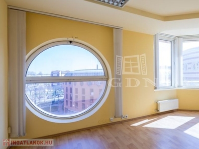 Kiadó iroda/üzlethelyiség Budapest VIII. ker 1 785 Euro