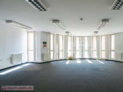 Kiadó iroda/üzlethelyiség Budapest VIII. ker 3 365 Euro