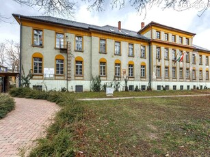 Balatonfűzfőn kastély villa jellegű társasház épület 4 szintes 20