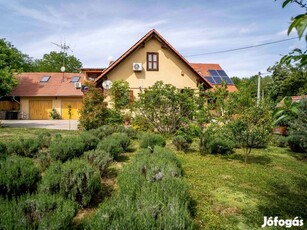 Bonyhád, Ladomány, ház a dombok közt