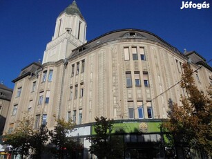 Debrecen Püspöki Palotában 39 m2-es garzonlakás bérleti joga eladó!