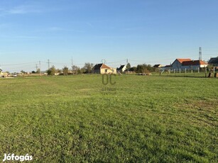 Eladó építési telkek Ősiben.