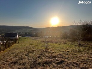 Eladó panorámás építési belterületi telek