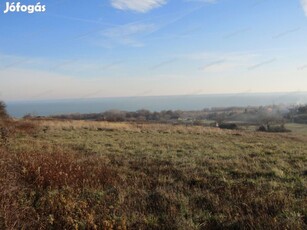 Eladó panorámás külterület Balatonedericsen