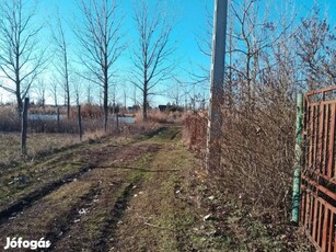 Eladó zártkert Tószegen a horgásztó mellett