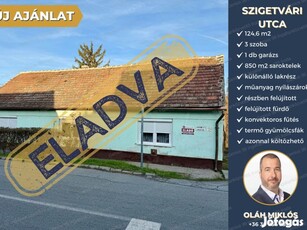 Kaposváron a Szigetvári utcában eladó egy, 850 m2-s sarokteleken