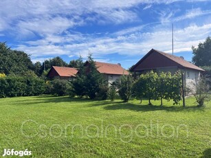 Kapuváron 2 lakrészes ház + apartmanok + nagy telek eladó