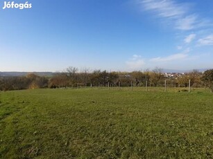 Kozármislenyben panorámás lakóövezeti telek eladó!