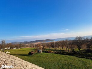 Örvényesen panorámás nyaraló eladó