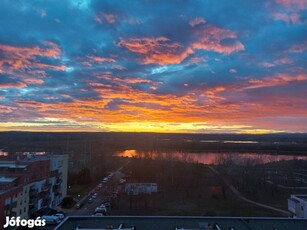 Palotavárosban 2 szobás erkélyes panorámás lakás