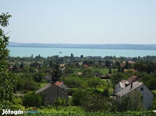 Panorámás nyaraló eladó Csopakon