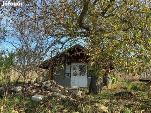 Tapolca - Diszelhez tartozó Véndek - hegyen eladó terület épülettel