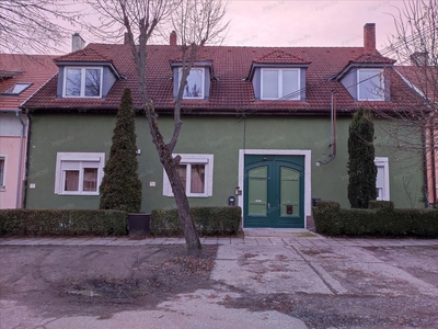 Eladó felújított lakás - Sopron