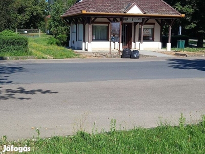 Abádszalók központjában üzlet eladó